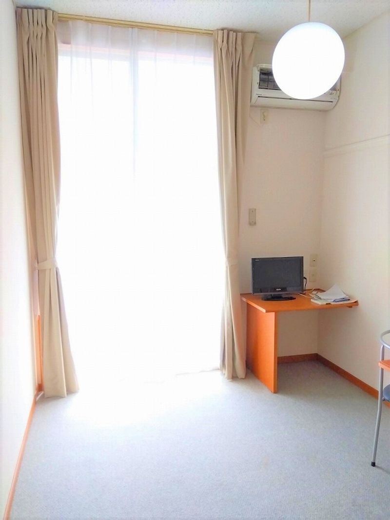 レオパレスオネスティ 居間