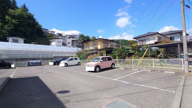 レオパレスエスポワール 駐車場