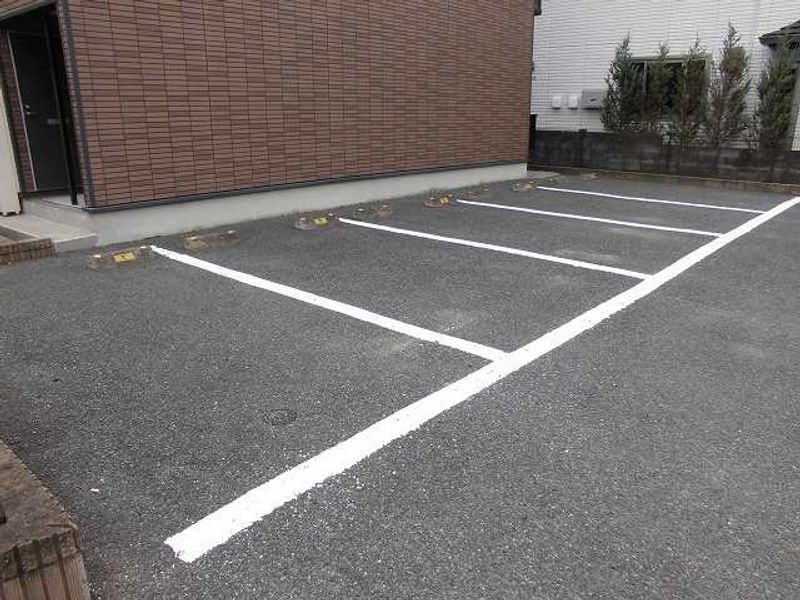 レオパレス砂子田 駐車場