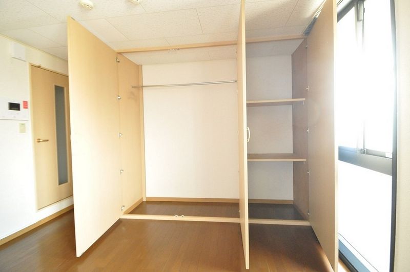 レオパレス潤 居間