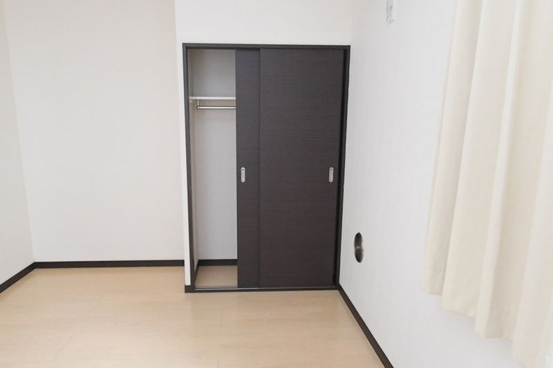 レオパレスホーリー 収納