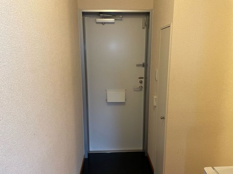 レオパレスラッキーハウス 玄関