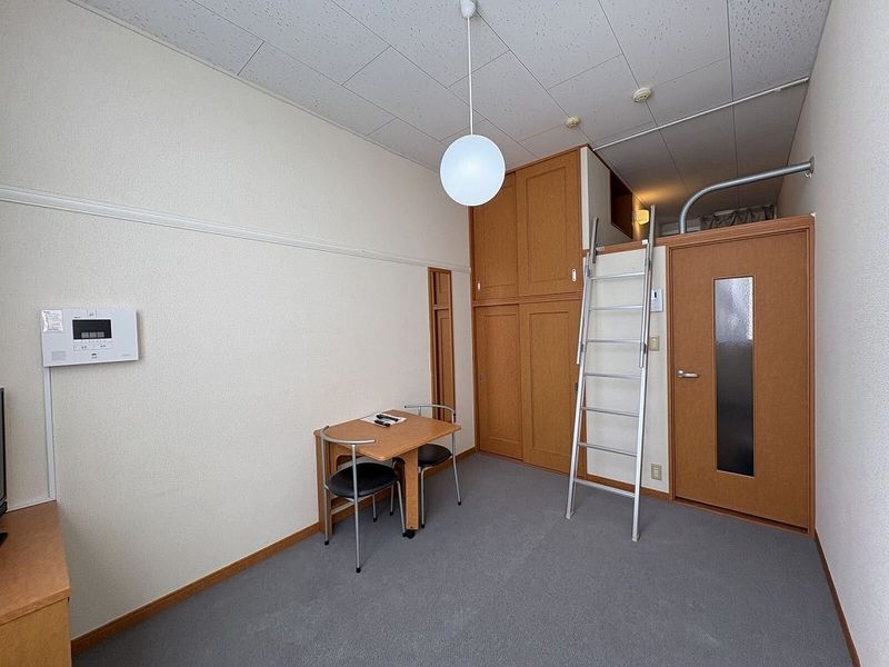 レオパレスチェリーガーデンＢ 居間