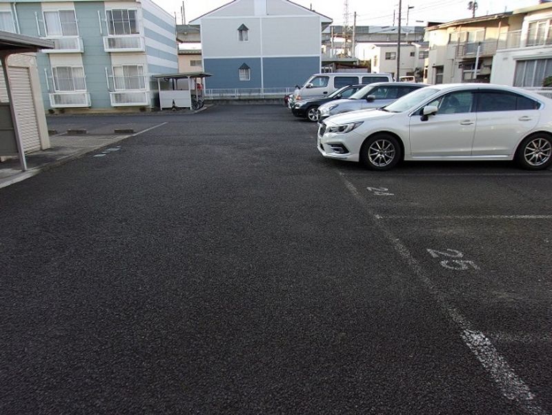 レオパレスポーラスターＢ 駐車場