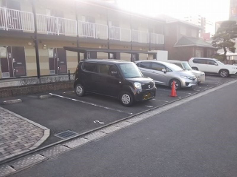 レオパレス花畑 駐車場