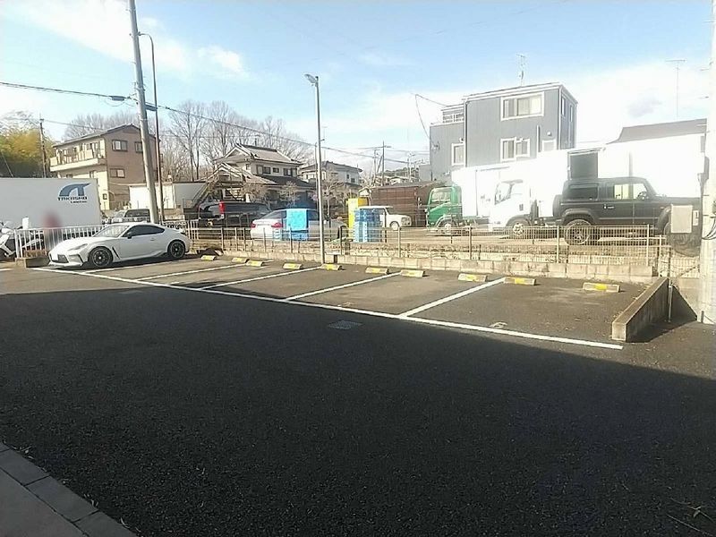 クレイノＴ　ヴィルヌーブⅥ 駐車場