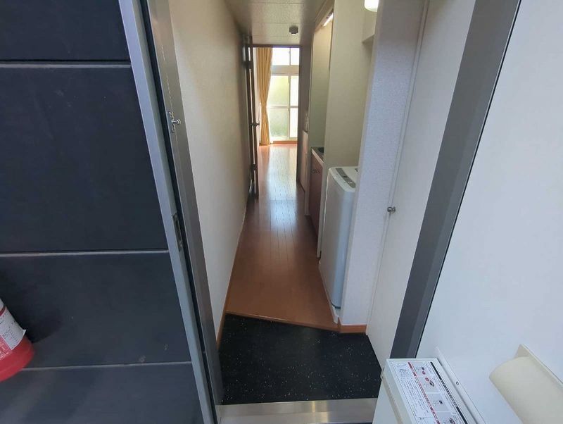 レオパレスメイフィールド 玄関