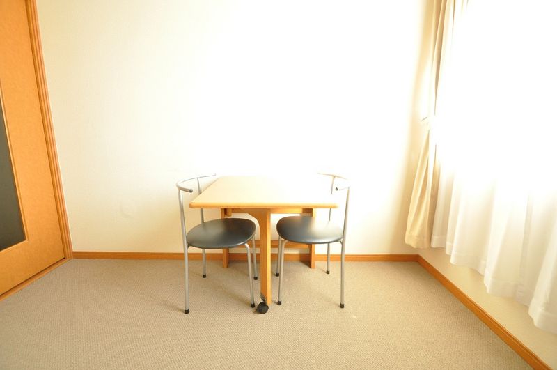 レオパレス瑞穂 居間