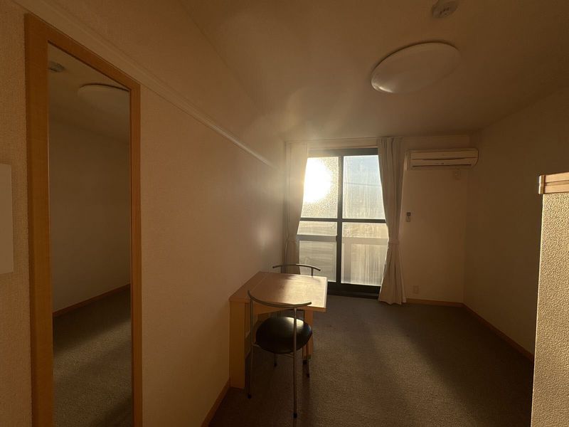 レオパレスサンクフルコート 居間