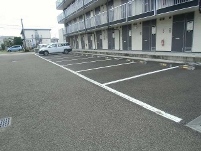 レオパレス福田町南 駐車場