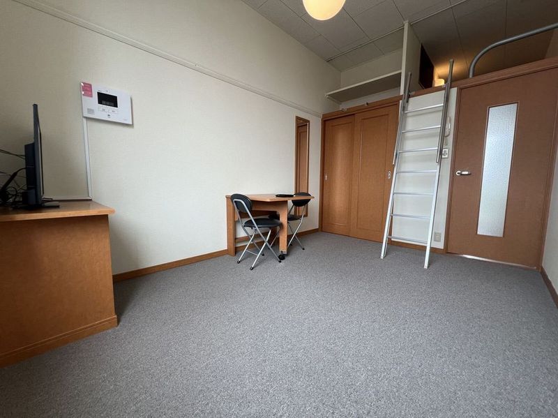 レオパレスサンシャインⅢ 居間