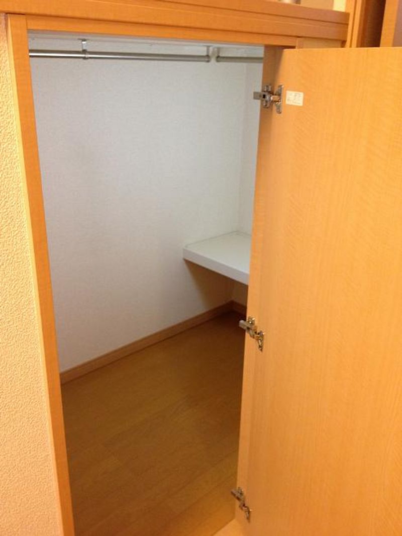 レオパレスリベル中浦和 収納
