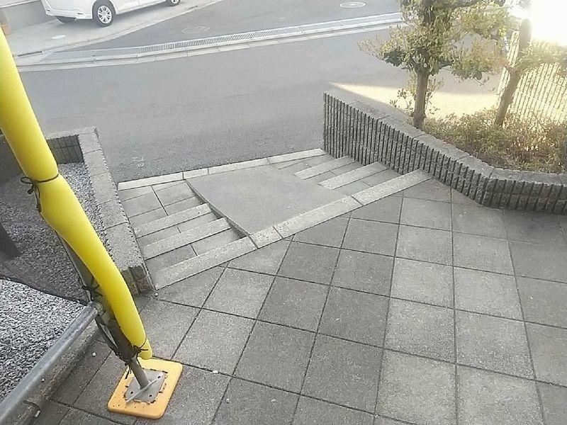 レオパレスゴールデンヴィレッヂ エントランス