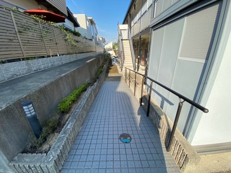 レオパレスステュディオ箕面Ⅱ エントランス