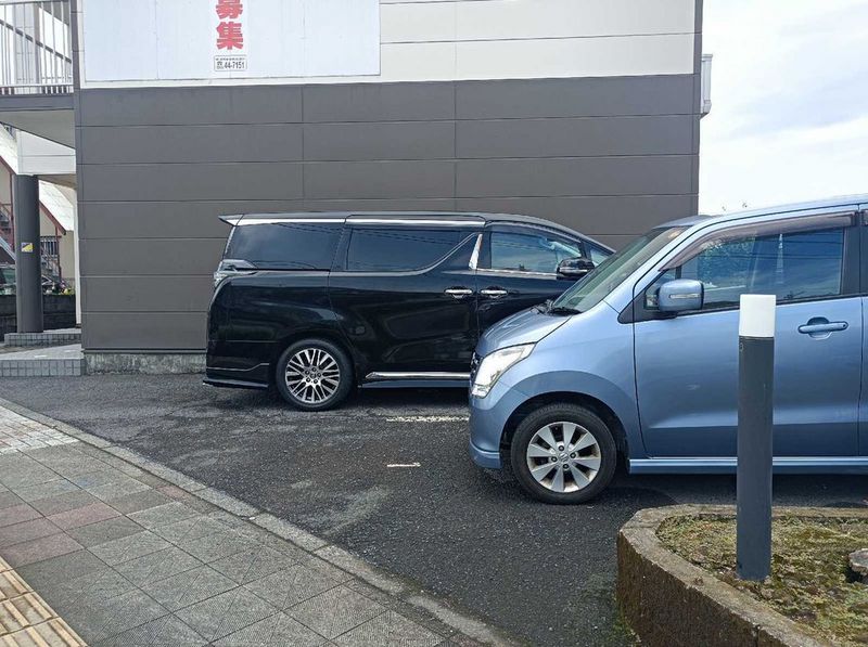 レオパレスジュネス紫原 駐車場
