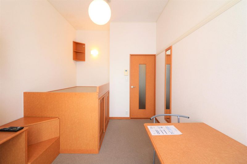 レオパレス西京 居間