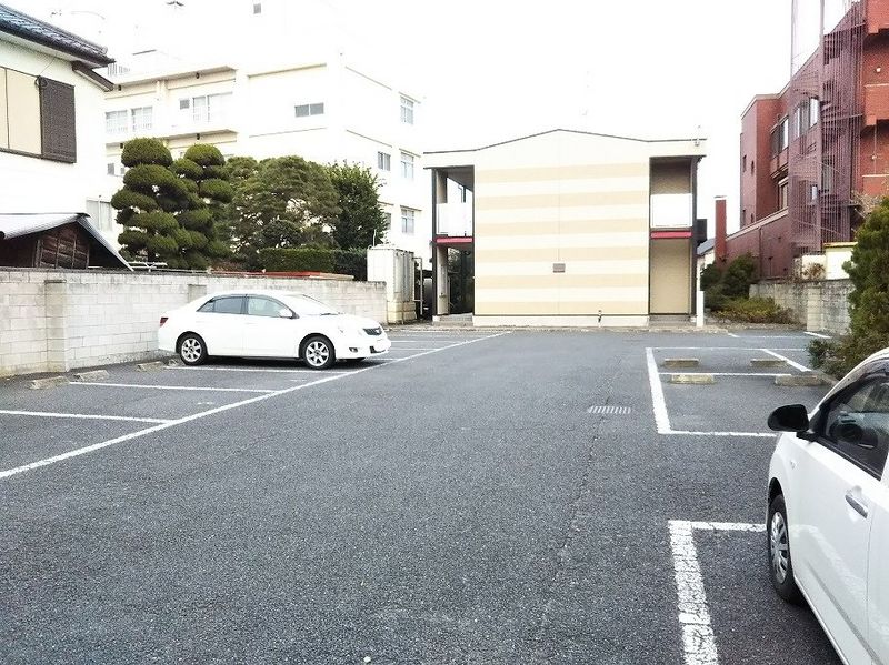 レオパレスメゾンオドラント 駐車場