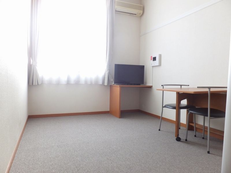 レオパレスシャルム 居間