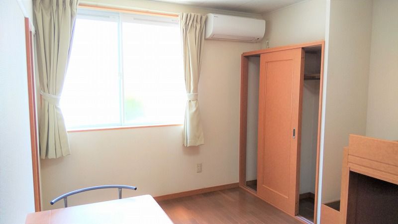 レオパレスアルビレオＡ 居間