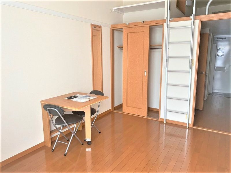 レオパレスエルム 居間