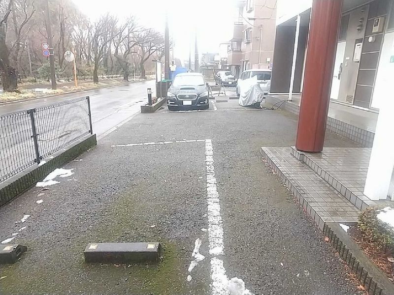 レオパレスソレーユ 駐車場