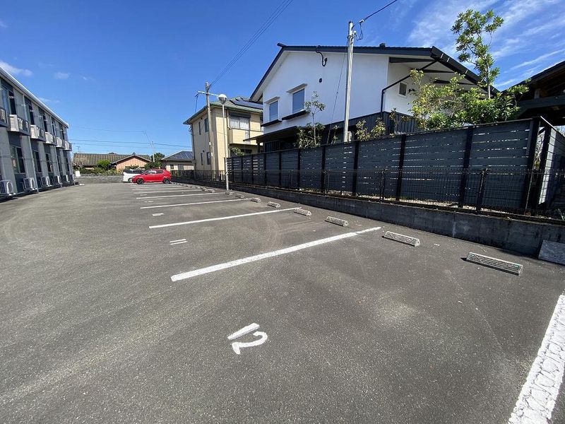 レオネクストひかり 駐車場