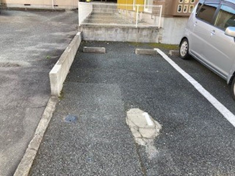 レオパレスあさひ 駐車場