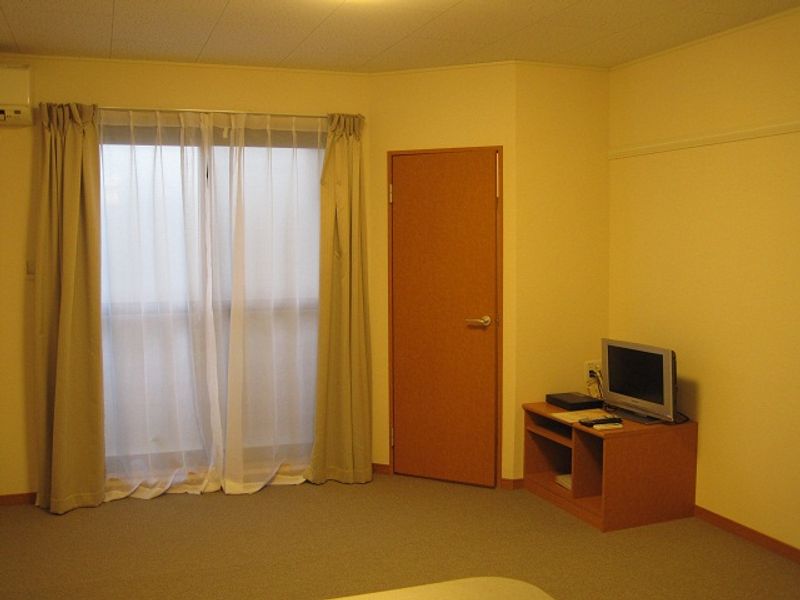 レオパレスクローバー 居間