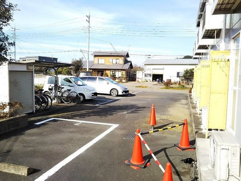 レオパレスパティオ 駐車場