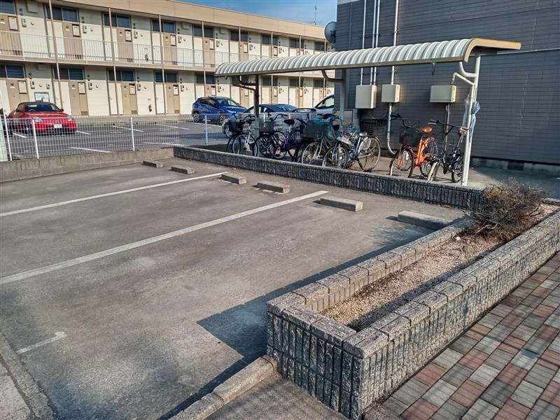 レオパレスカサベルデ 駐車場