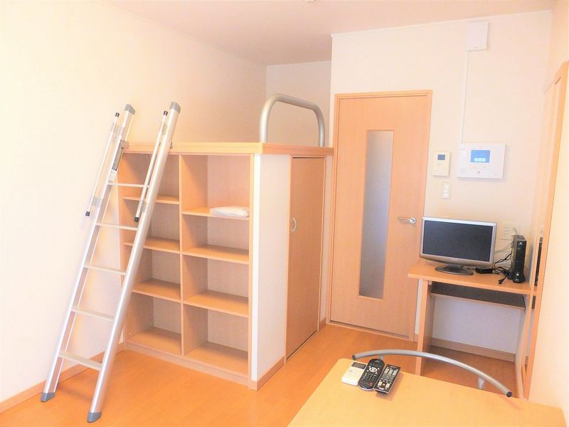 レオパレスＫａｎａｔａ 居間