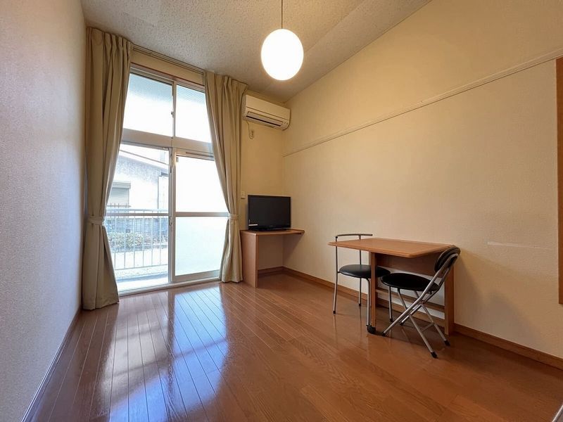 レオパレストリド 居間