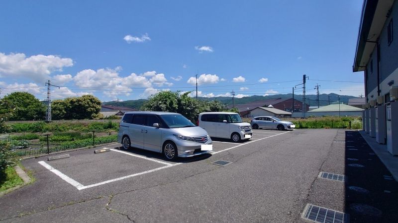レオパレスアドニス　ミヤキ 駐車場