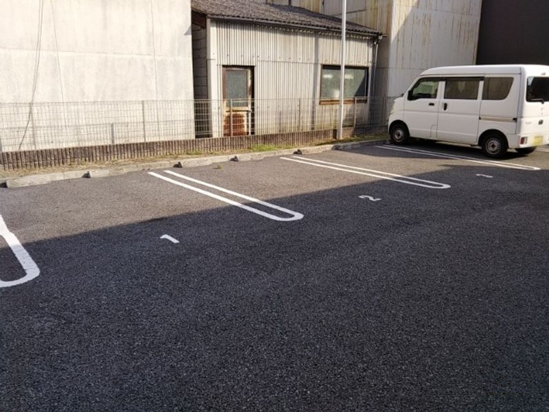 レオネクストバロー 駐車場