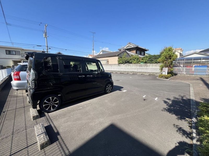 レオパレスプレミール 駐車場