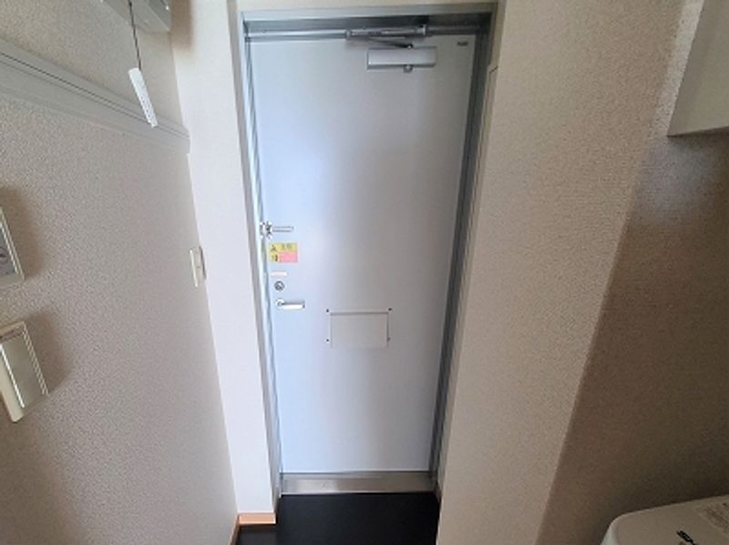 レオパレス庄内 玄関