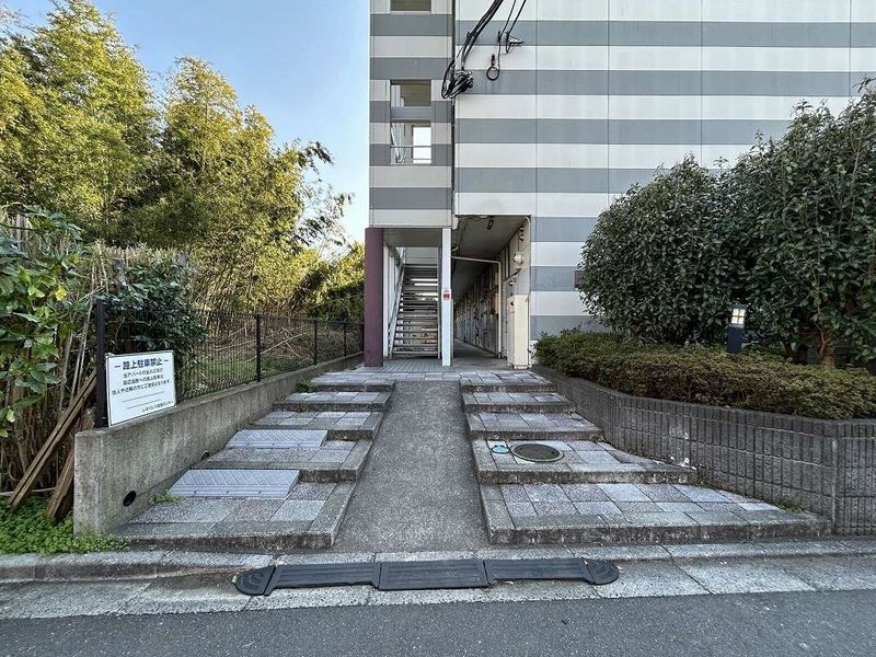 レオパレスパインヒルⅡ エントランス