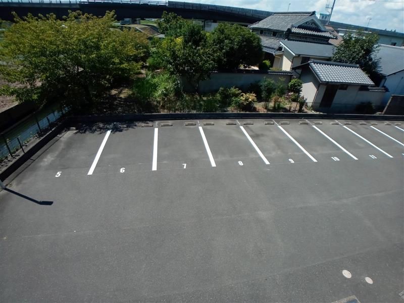 レオパレス平吉 駐車場