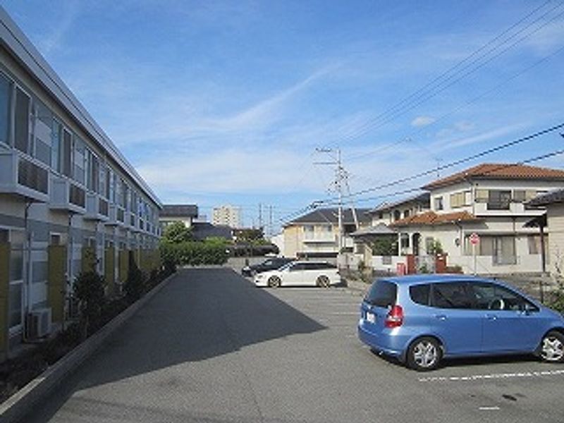 レオパレスひだまり 駐車場