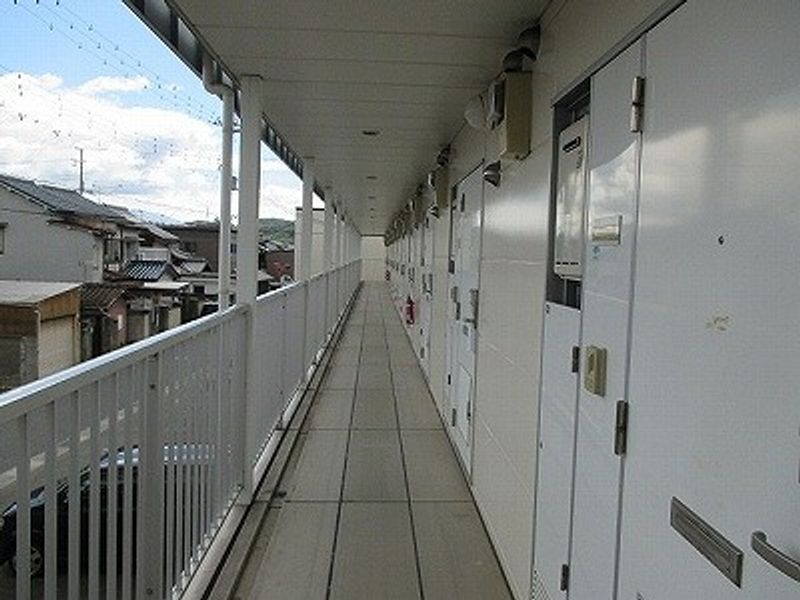 レオパレス飛鳥 玄関