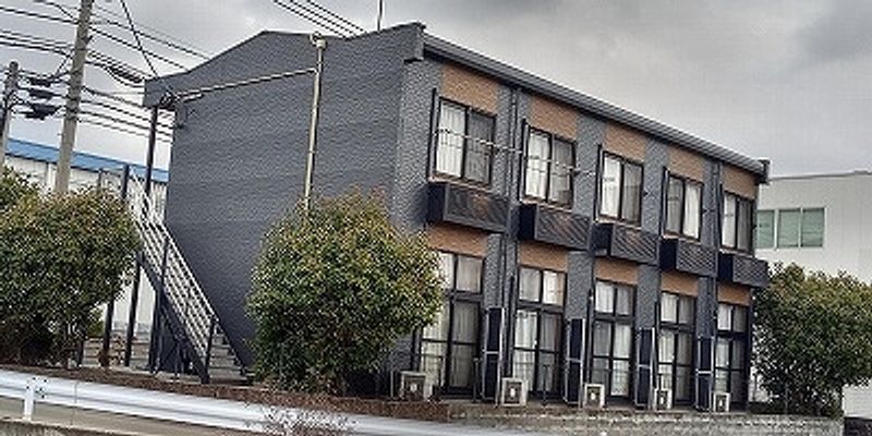 レオパレスリバーサイド多の津 外観