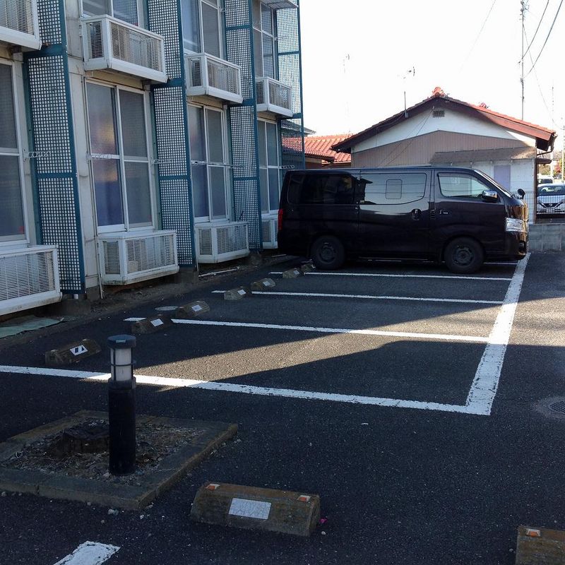 レオパレスたちばな 駐車場