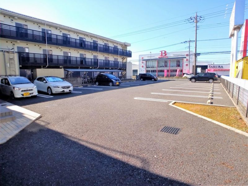 レオネクストルナルミエール越谷 駐車場
