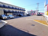 レオネクストルナルミエール越谷 駐車場