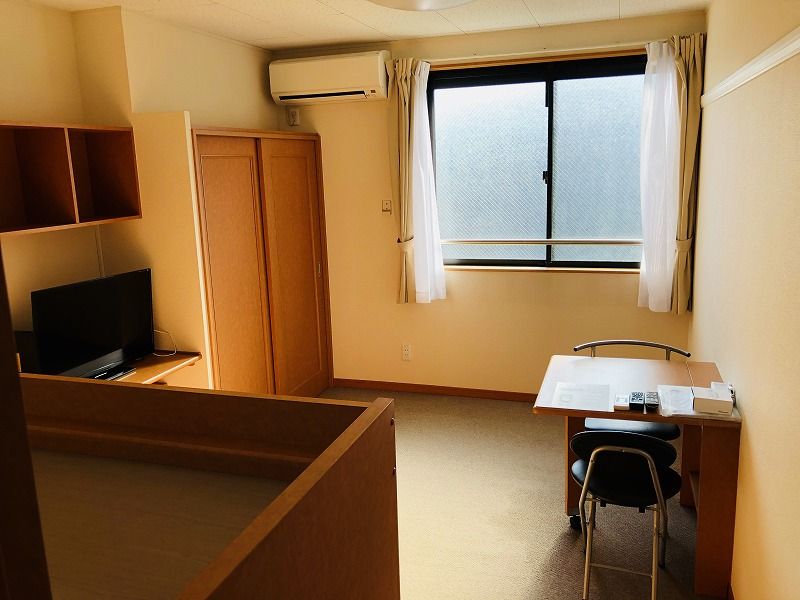レオパレスタウンコート 居間