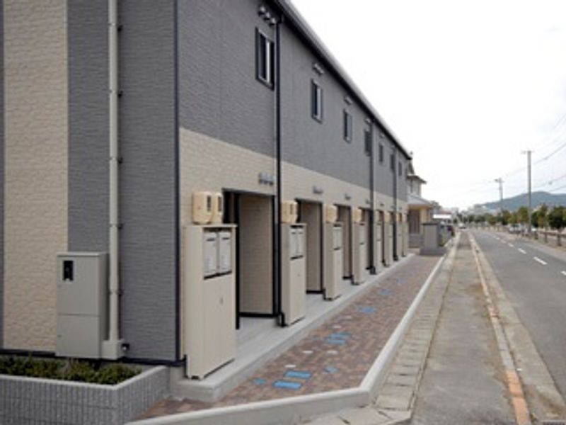 レオパレスＫ　ＨＡＵＳ撫養 玄関