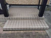 レオパレスＰＡＬＣＯＵＲＴ劉備 エントランス