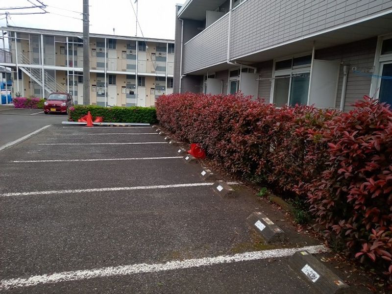 レオパレス欅 駐車場