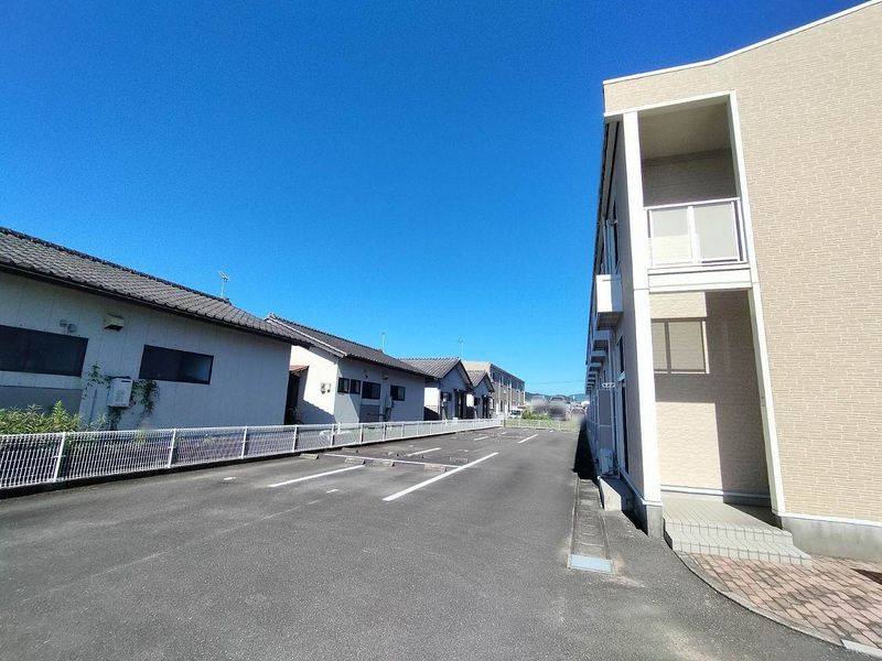 レオパレスプルメリアⅢ 駐車場