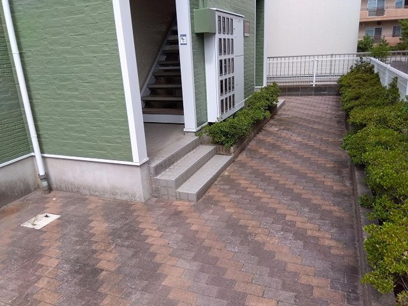 レオパレスヒラソール泉 エントランス